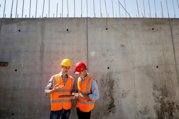 Comment améliorer votre extérieur en utilisant un mur en béton : Solutions créatives